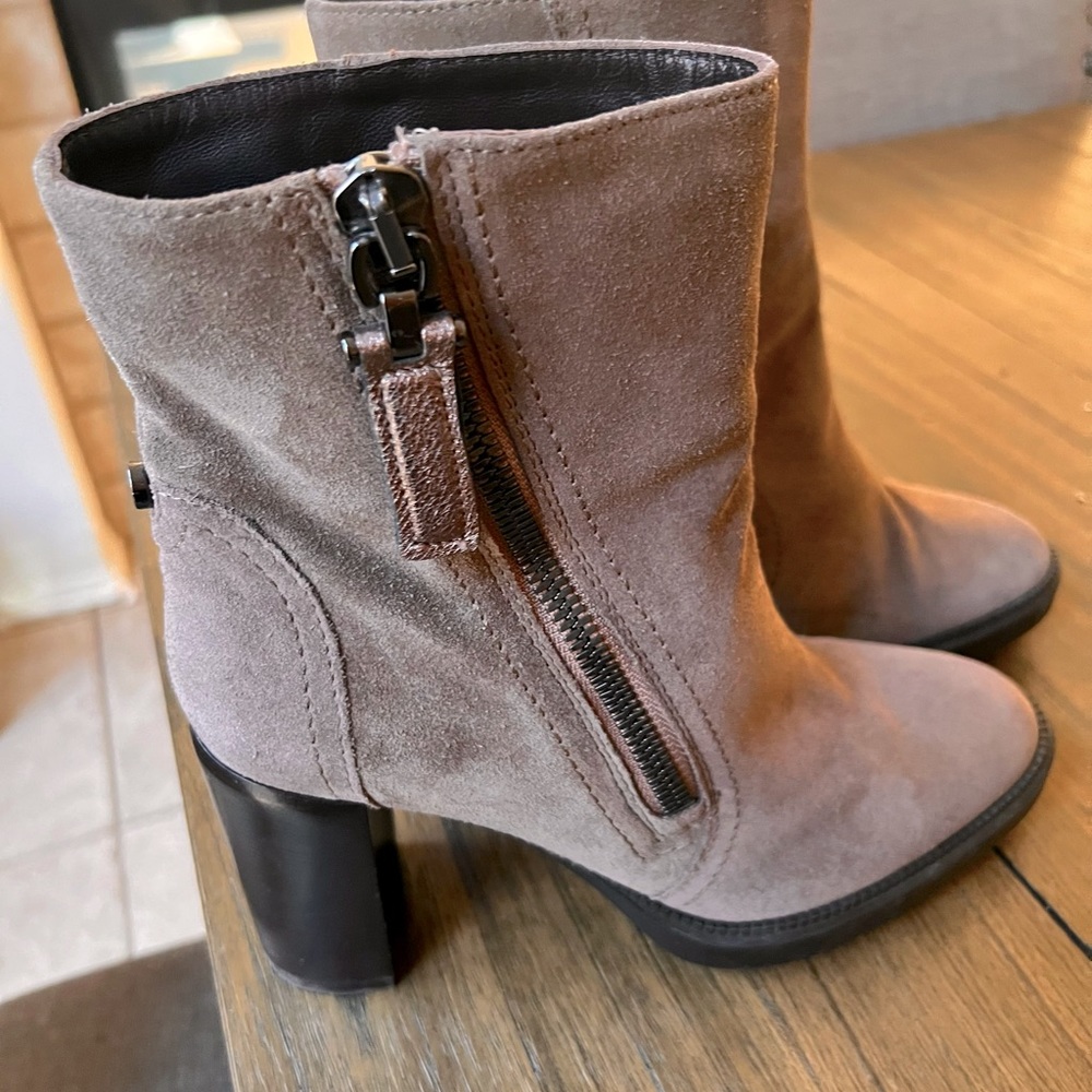 Aquatalia Iliana Boots Size 8 / Made In Italy